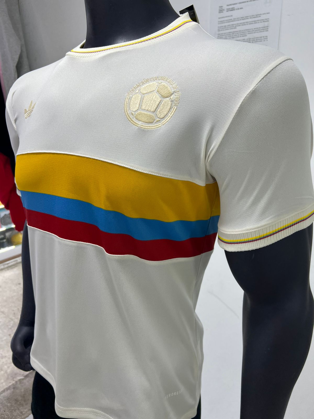 Vista 3 de CAMISETA COLOMBIA 100 AÑOS ULTIMAVERSION - TALLA: SMUJER